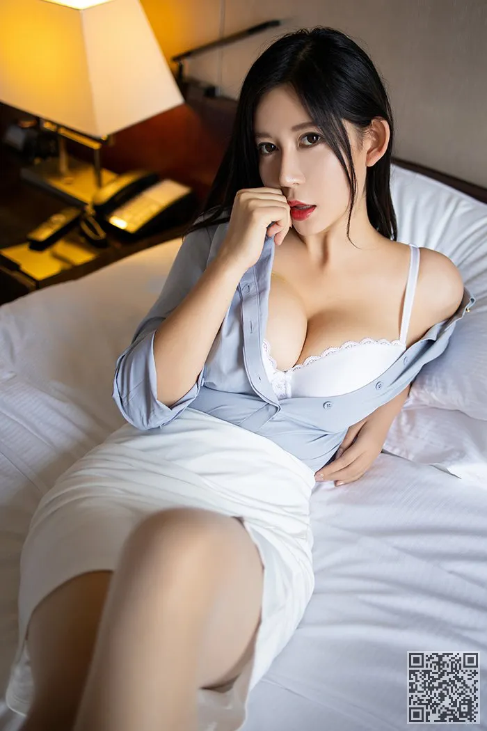热女秘书李丫猪肉姿态妖娆美丽的脚、女秘书、李雅、美脚、肉丝