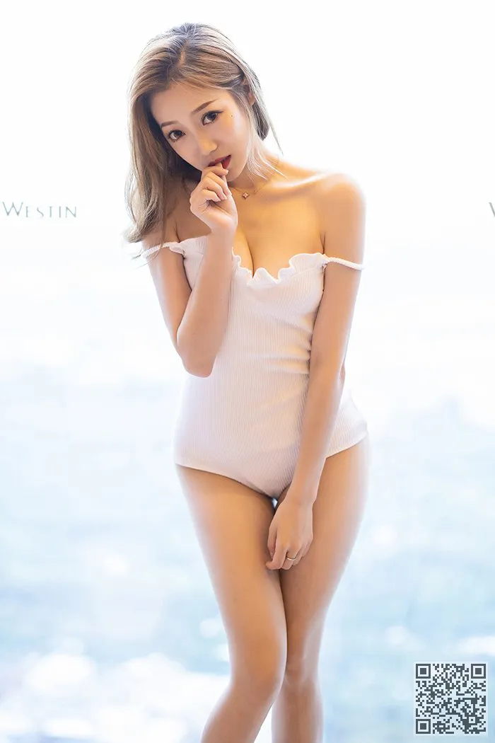 活泼的女孩允许高猪肉可爱和性感、允儿、性感、肉丝、高跟