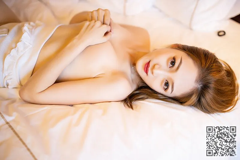 活泼的女孩允许高猪肉可爱和性感、允儿、性感、肉丝、高跟
