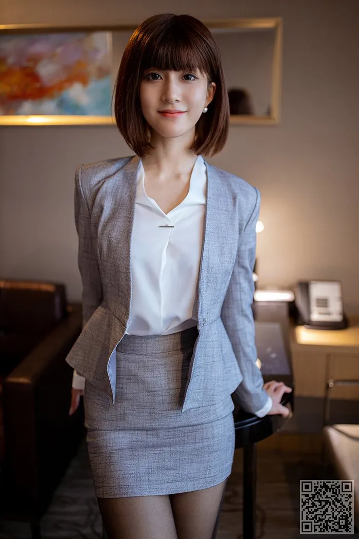 林的私人秘书了雯雯黑丝腿摆姿势、搔首弄姿、林文文、秘书、美腿、黑丝