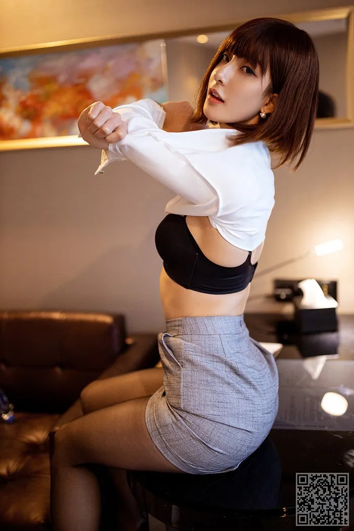 林的私人秘书了雯雯黑丝腿摆姿势、搔首弄姿、林文文、秘书、美腿、黑丝