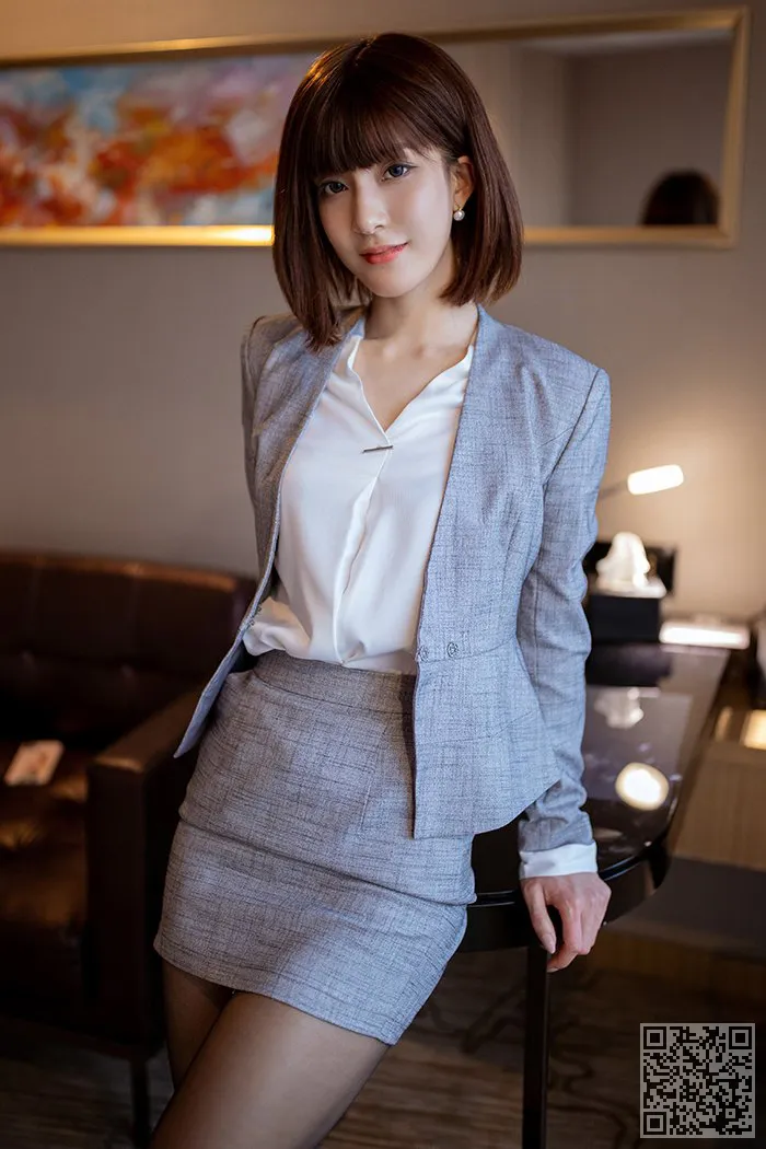 林的私人秘书了雯雯黑丝腿摆姿势、搔首弄姿、林文文、秘书、美腿、黑丝