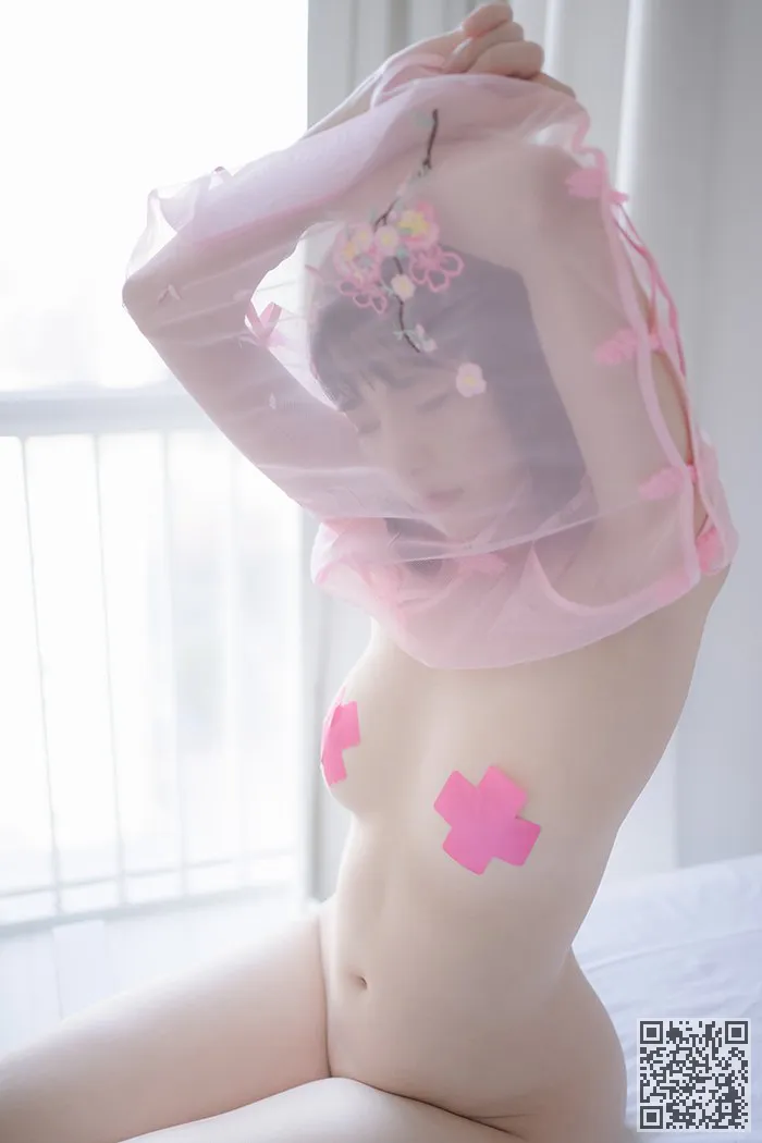 纯小妹伊利栗柔滑的皮肤美丽动人、小妹、艾栗栗