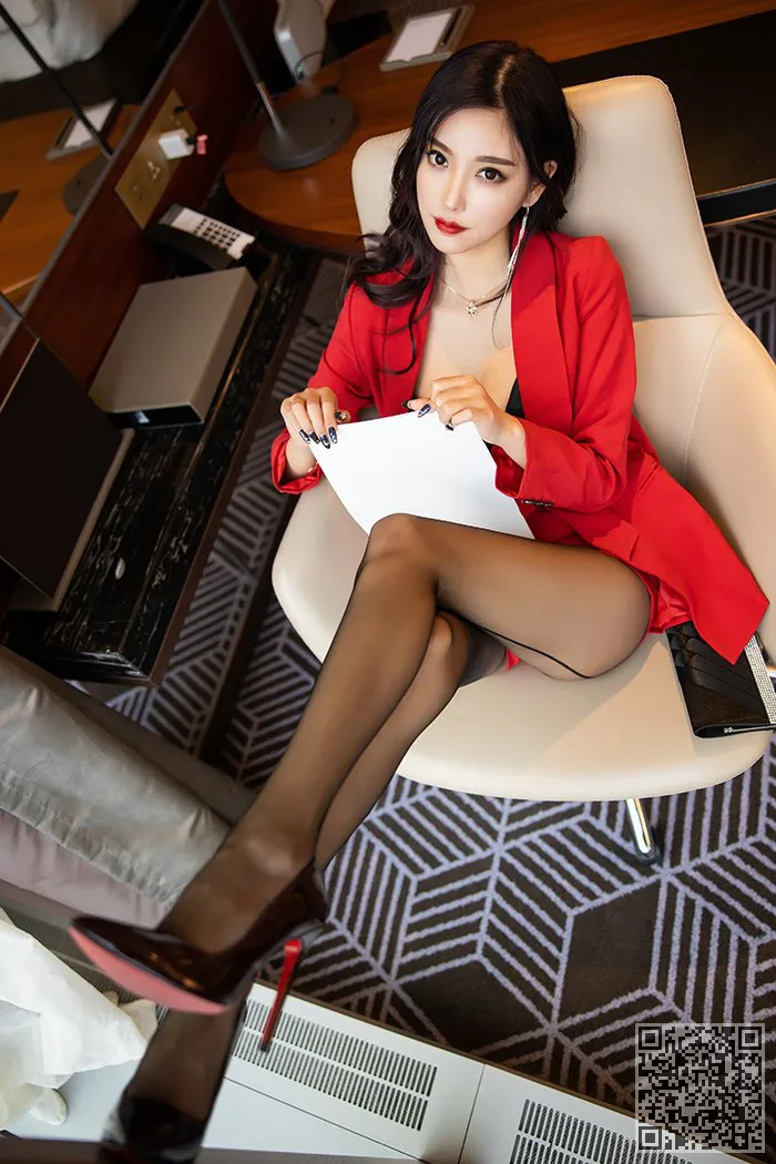 闷骚秘书杨晨晨长腿酥胸贴心服务、杨晨晨、秘书、酥胸、长腿
