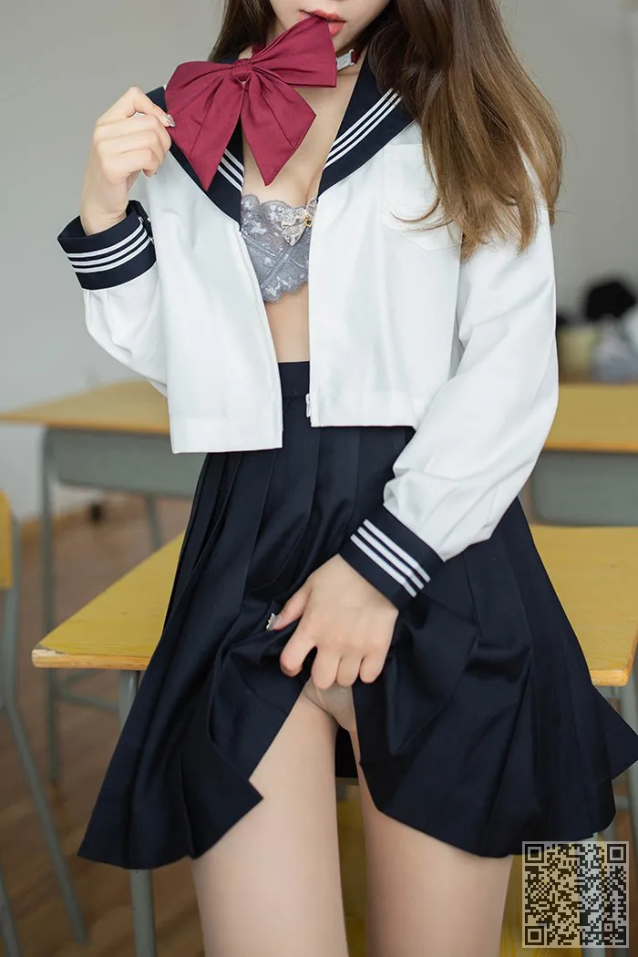 奶茶女生夏上猪肉乳房美丽的教室、夏诗雯、学生妹、美乳、肉丝