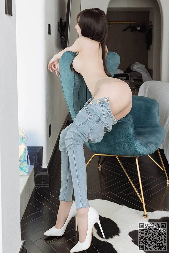 深情的周书记半裸在屁股蜂蜜香味、半裸、周于希、秘书、蜜臀