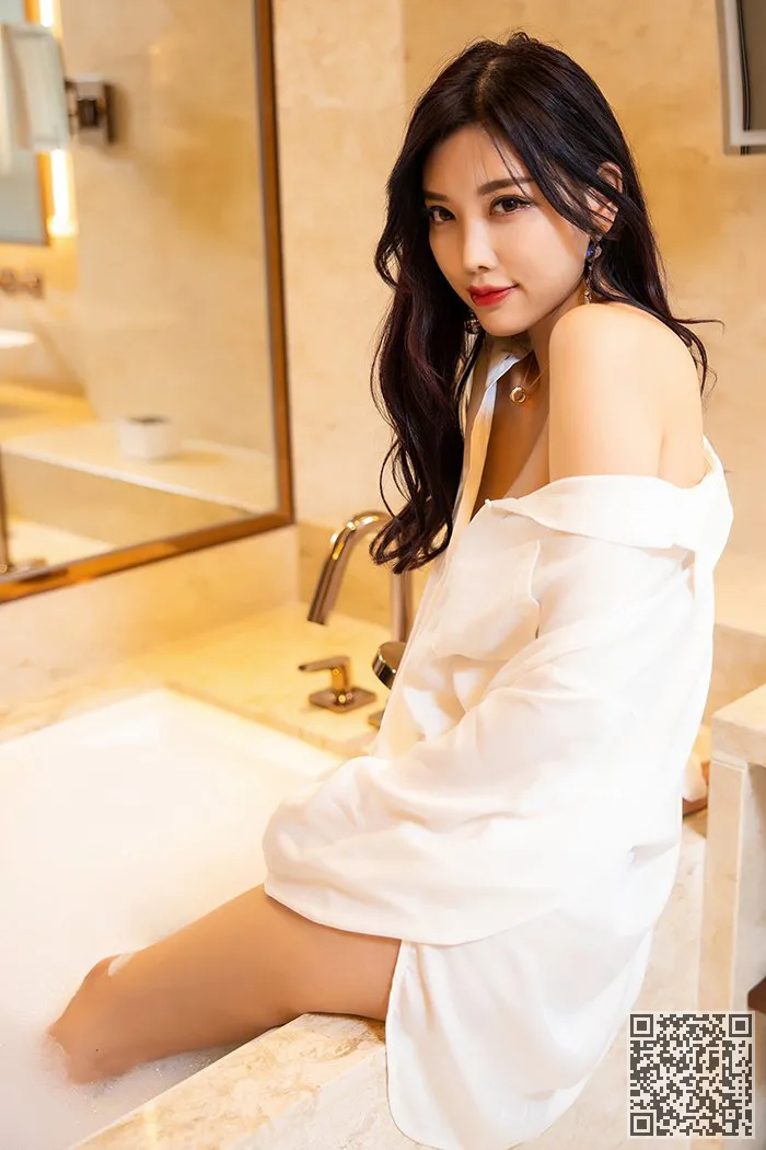 浴室女神杨晨晨丝滑长腿大秀玉足