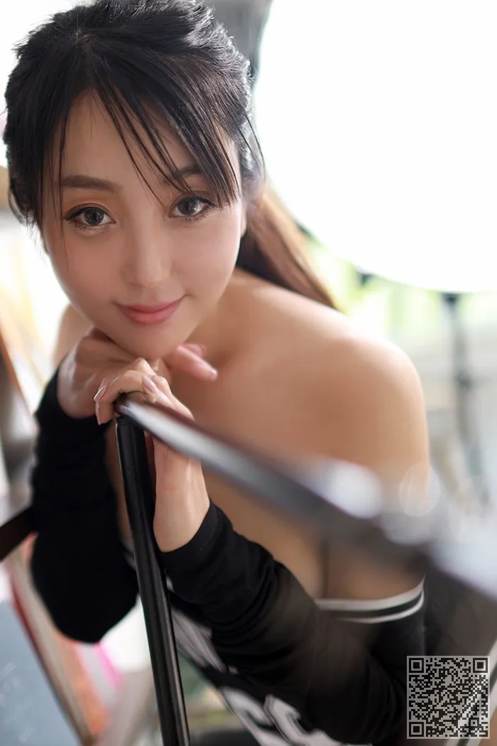 风扇的嘴唇婴儿郭Yiran自然乳房美丽赤裸的诱惑、美乳、裸身诱惑、郭忆然