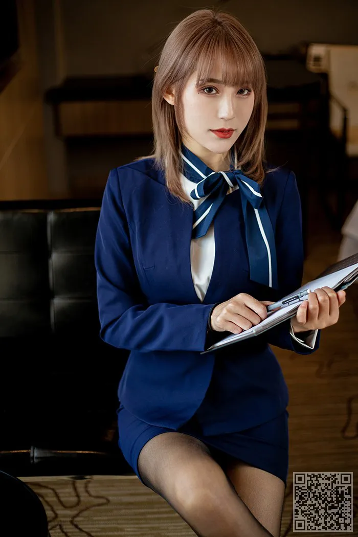 服务小姐周慕汐黑丝高跟美腿秀身材