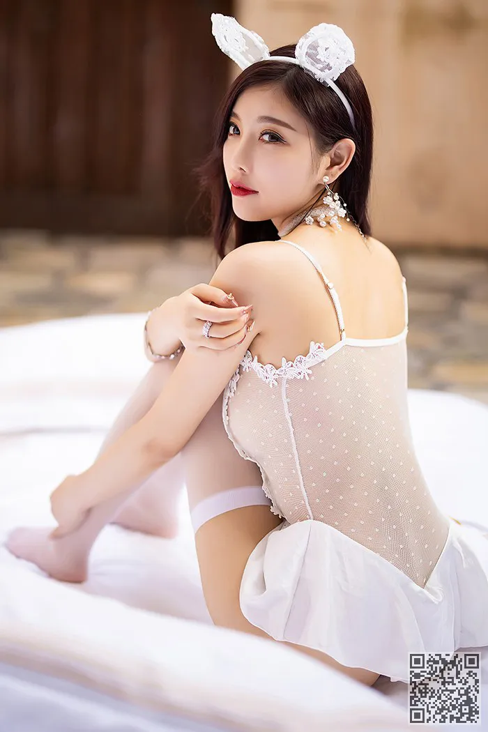 杨陈忱顶部透明蕾丝明艳欲滴、杨晨晨、透明蕾丝