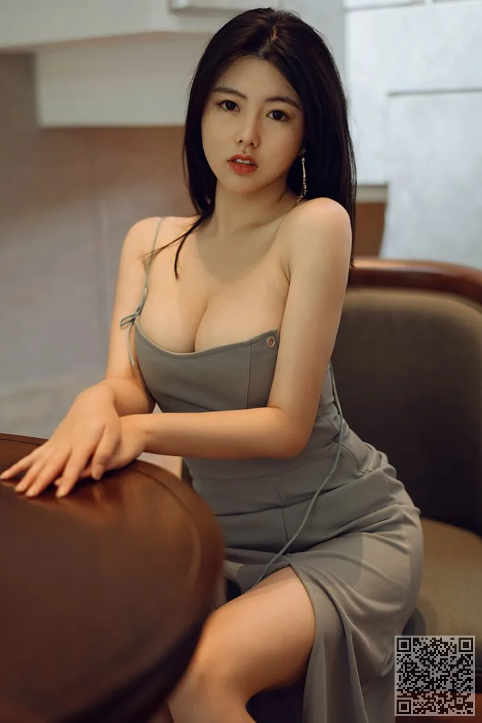贴身的妻子娜露骄傲的胸部呼吸严重暴露、娜露、巨乳、爱妻