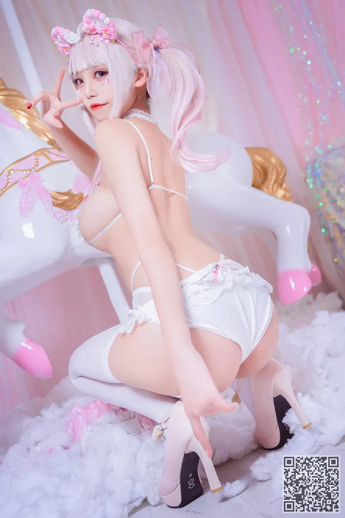 吸引力的妹妹亲爱的猫邱柔滑的乳房成形术勾魂美丽的腿