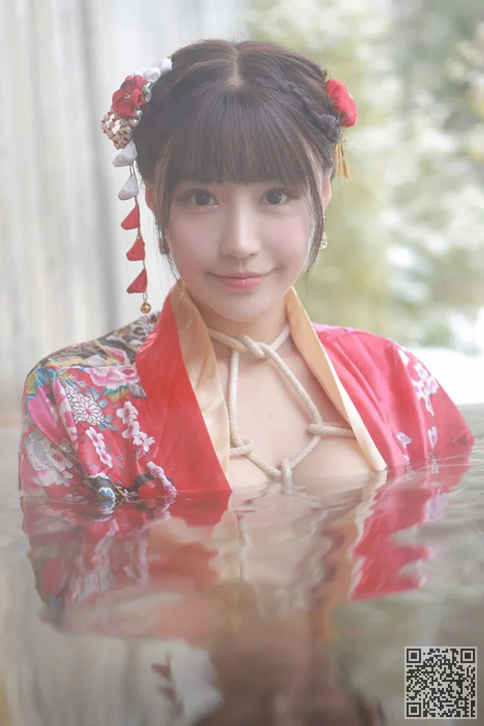 饿住朱克洛伊露天洗澡她赤裸的身体、娇娘、朱可儿、裸身