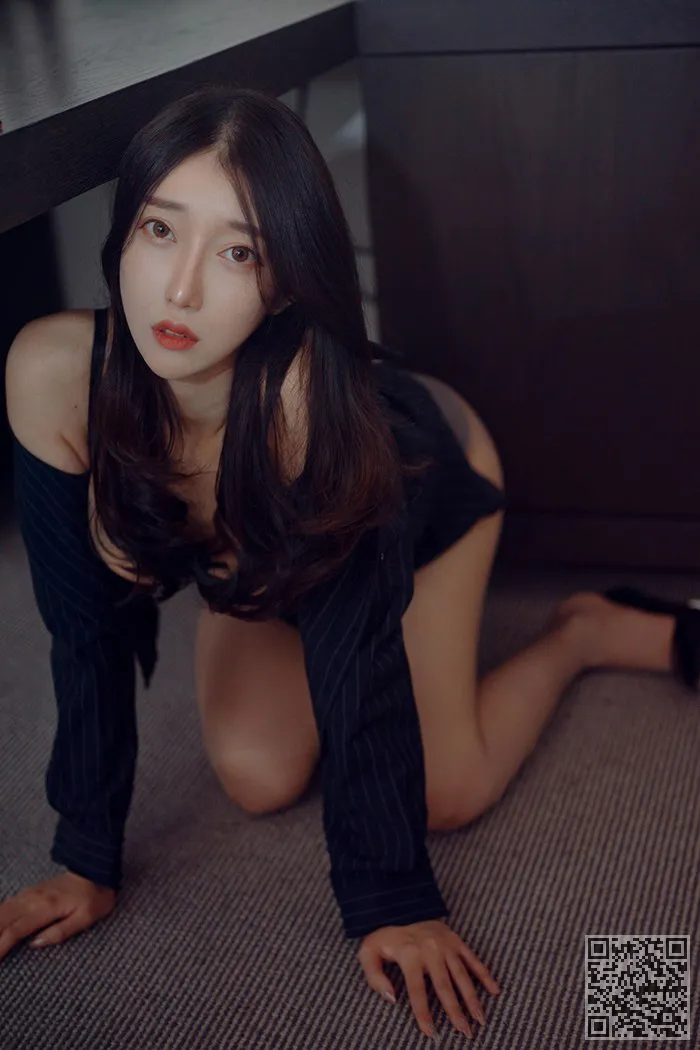 孤独的秘书h h猪肉腿办公室、h儿h、秘书、美腿、肉丝