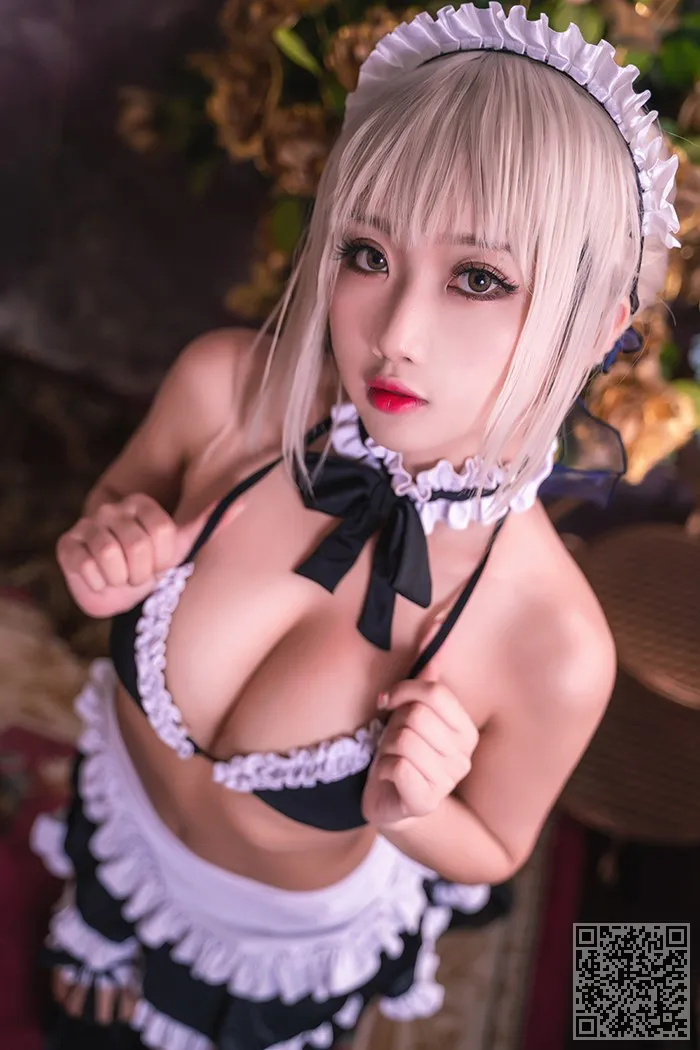 一个性感的女服务员的鬼魂牛姚明半裸为您服务、半身赤裸、性感女仆、鬼畜瑶