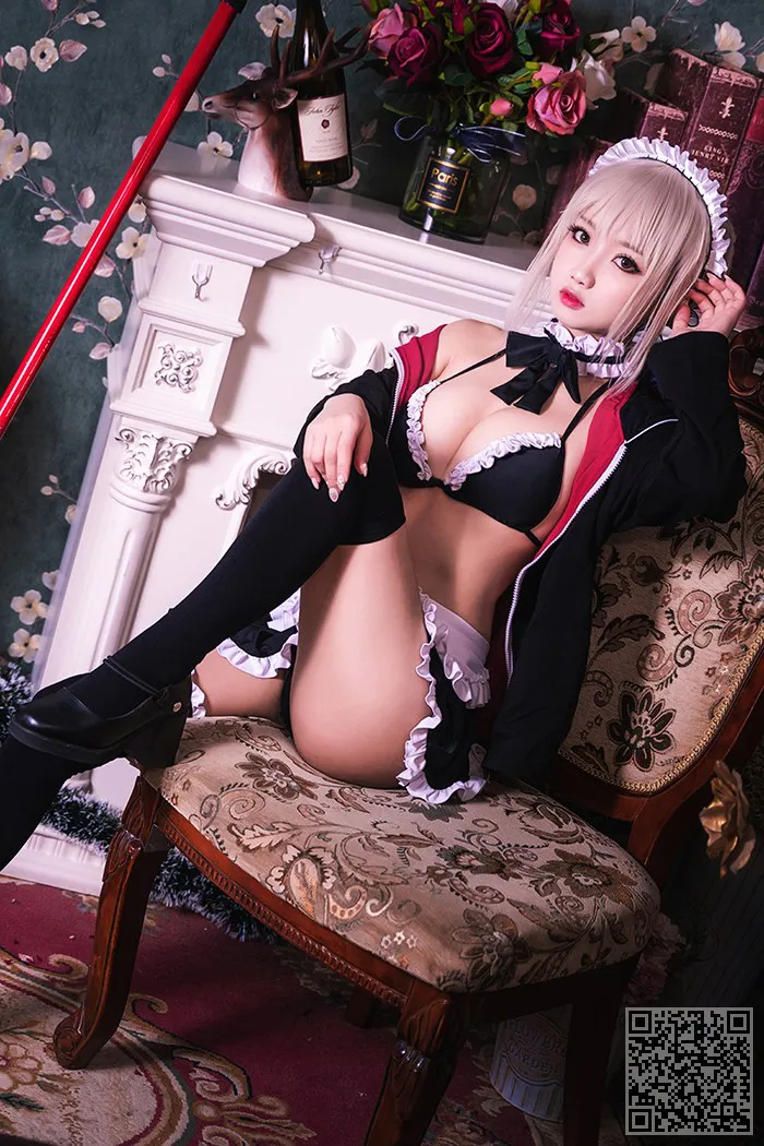 一个性感的女服务员的鬼魂牛姚明半裸为您服务、半身赤裸、性感女仆、鬼畜瑶