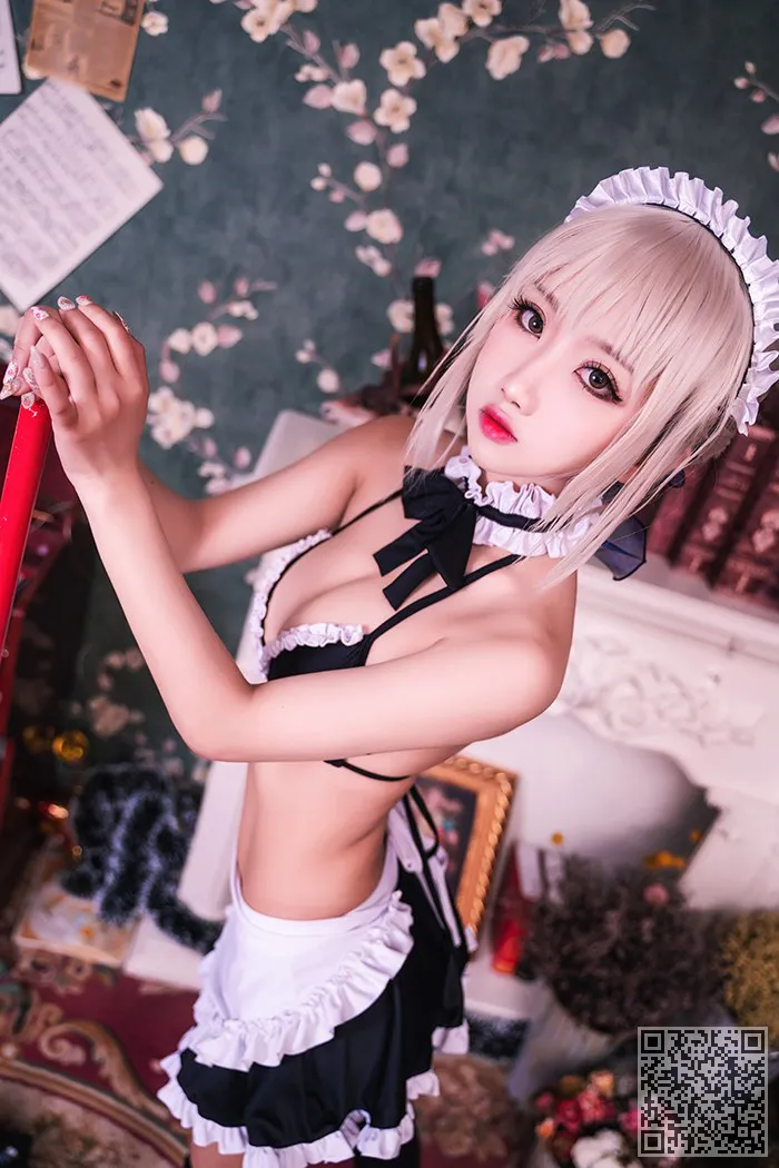 一个性感的女服务员的鬼魂牛姚明半裸为您服务、半身赤裸、性感女仆、鬼畜瑶