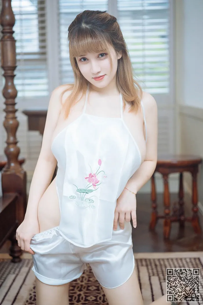 人类奶牛周Dameng白色树干漂亮的胸部侧漏、周大萌、奶牛、美乳、胴体