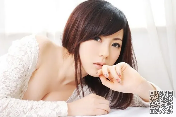 纯白色的姐姐性感私人展示乳沟、性感、私房照