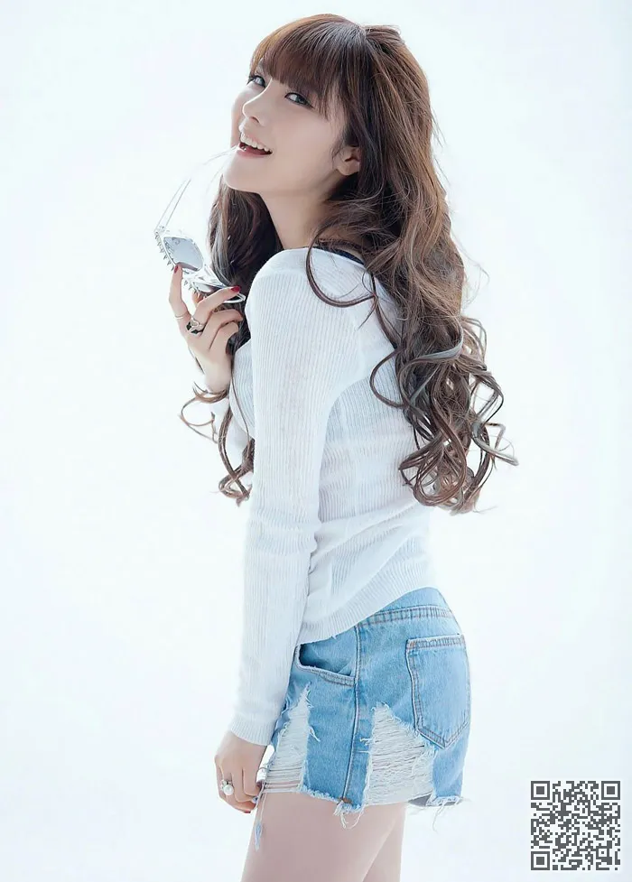清纯美女牛仔短裤长发照