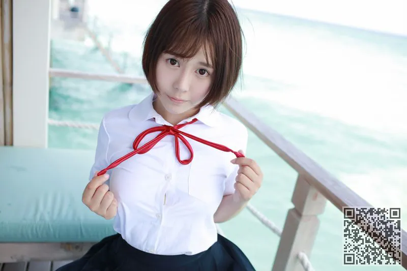 学生妹妹艾莉湿白衬衫乳房美容是可见的、学生妹、湿身、美乳、艾莉