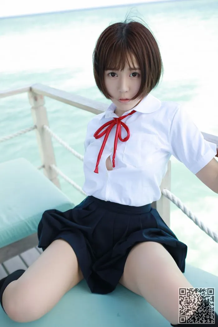 学生妹妹艾莉湿白衬衫乳房美容是可见的、学生妹、湿身、美乳、艾莉