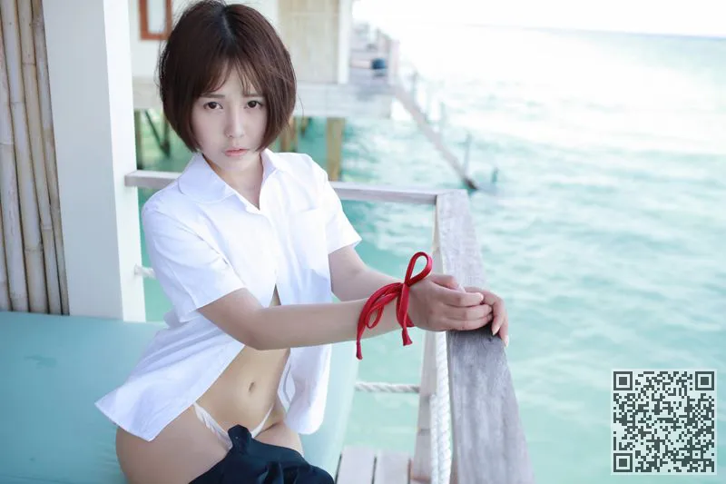 学生妹妹艾莉湿白衬衫乳房美容是可见的、学生妹、湿身、美乳、艾莉