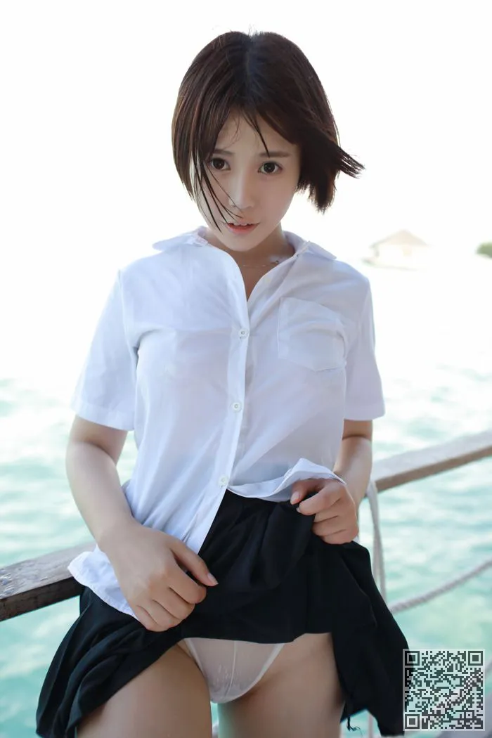 学生妹妹艾莉湿白衬衫乳房美容是可见的、学生妹、湿身、美乳、艾莉