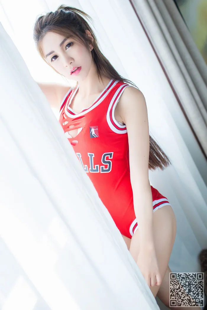 漂亮的女孩李7无数吸收观众的眼睛、少女、李七喜、酥胸