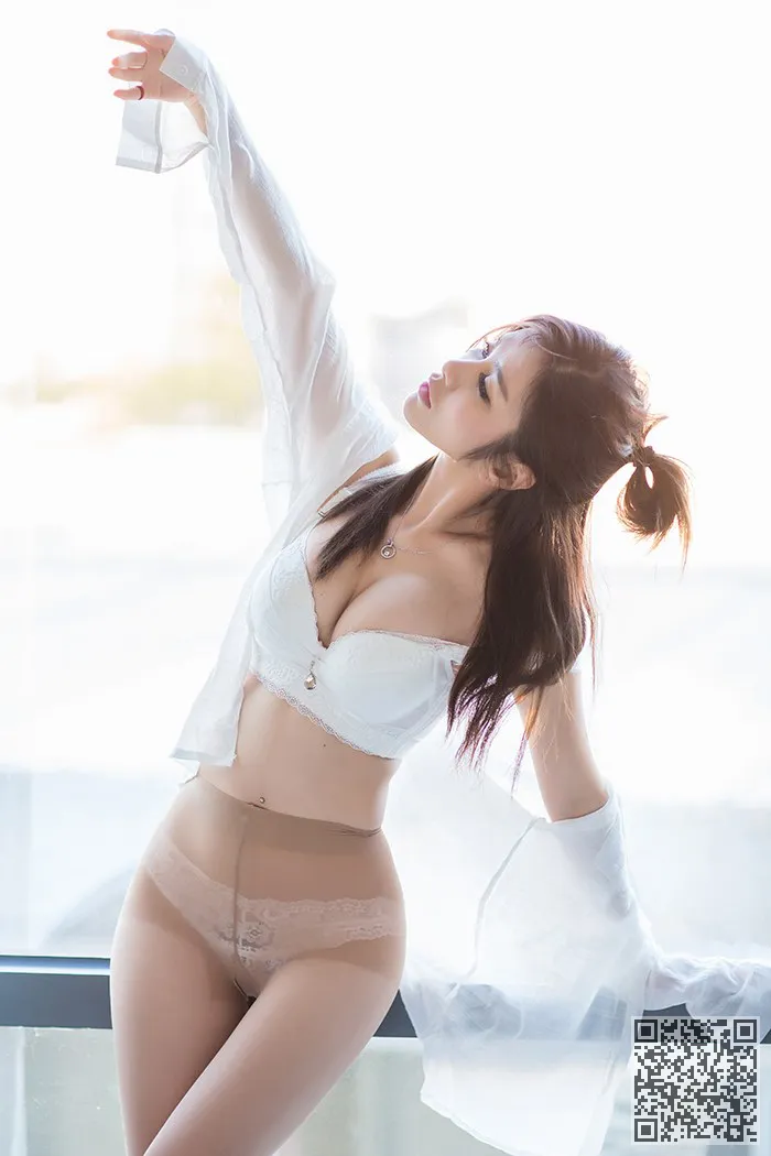 眼睛漂亮的女孩李七喜衬衫连裤袜吸够了、少女、李七喜、连裤袜