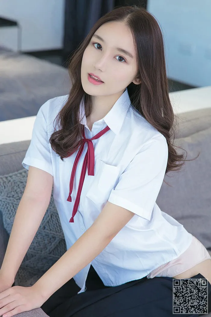 妹子、魏扭扭、制服