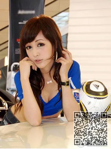 北京车展上性感的赛车宝贝独立、陈诺