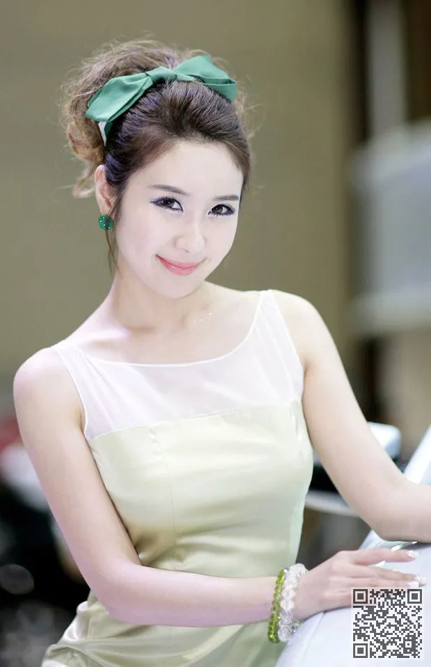 性感美女车模李贤贞 妖艳妩媚